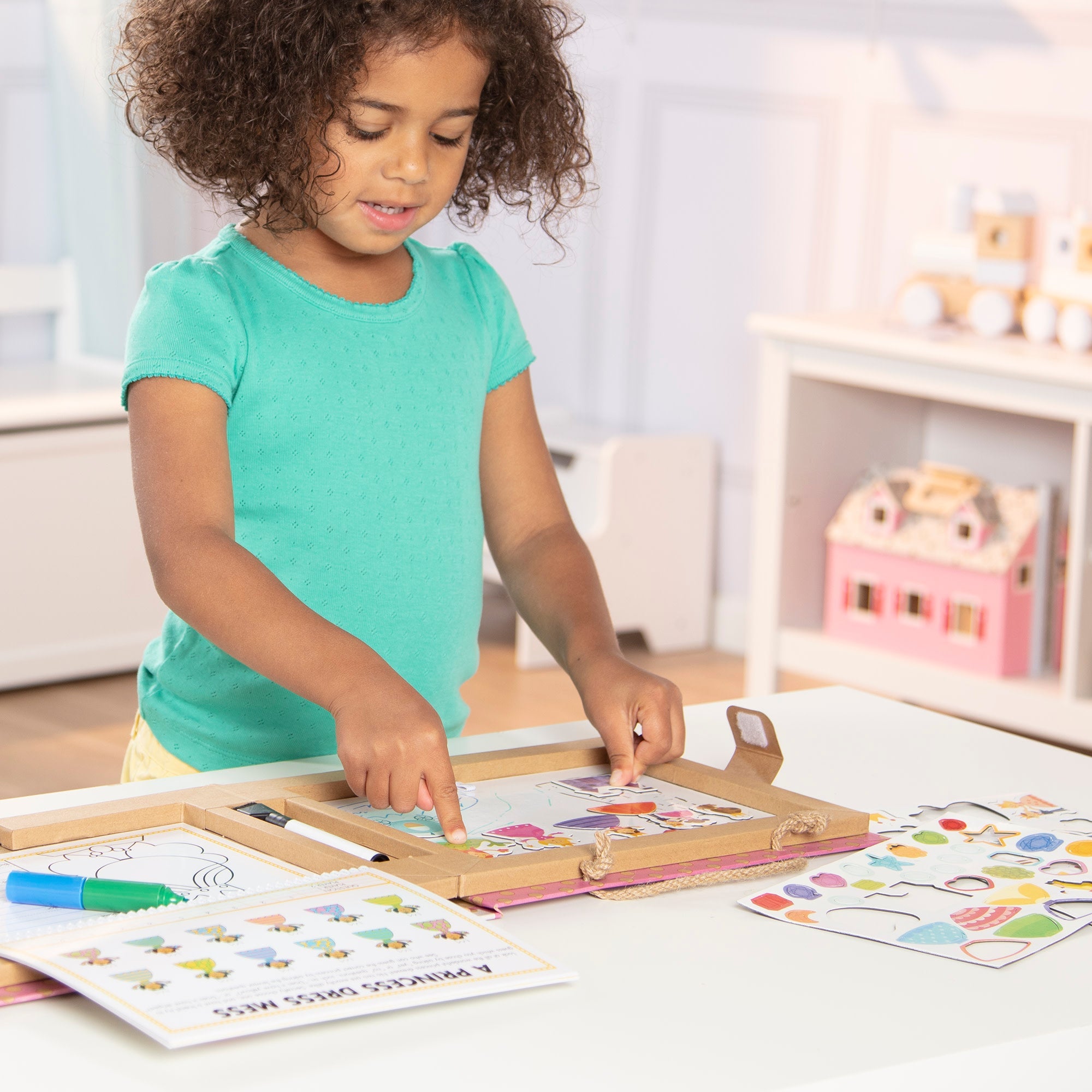 Natural Play: Play, Draw, Create Reusable Drawing & Magnet Kit – Princesses